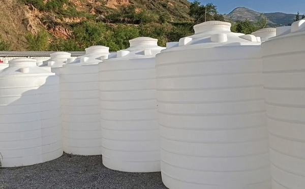 化工液体储存注意事项——选对PE崆峒塑料桶避免安全隐患